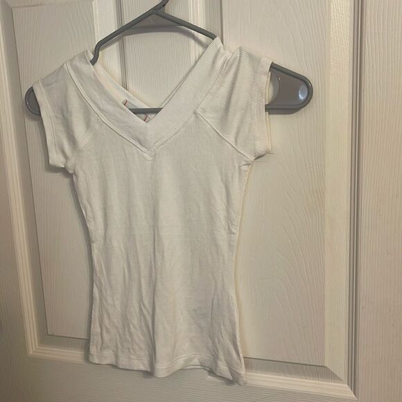 NWOT BDG Vneck Top Size Small - Picture 1 of 8